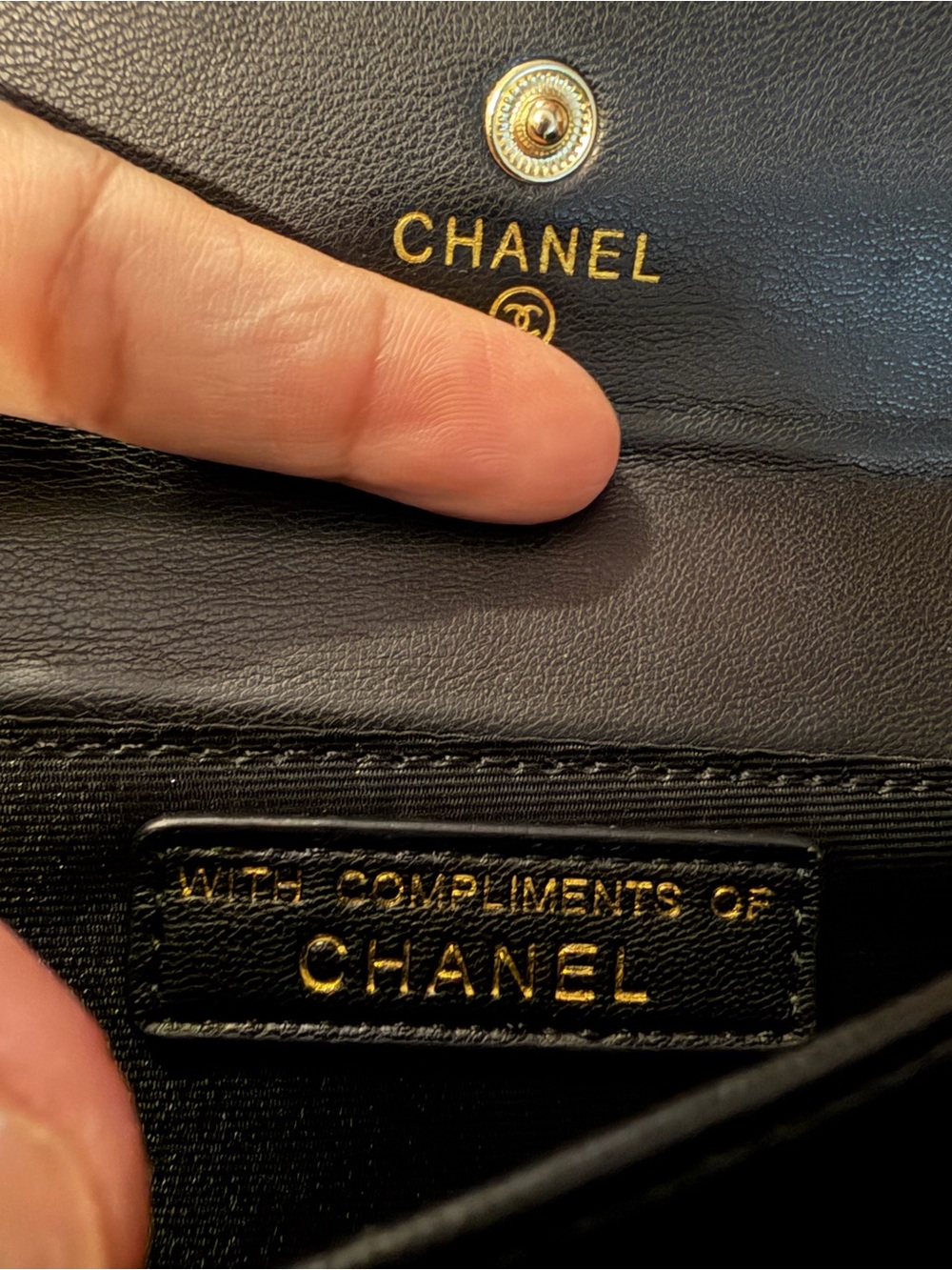RARE DESIGNER VIP QUILTED WALLET - Picture 7 of 9